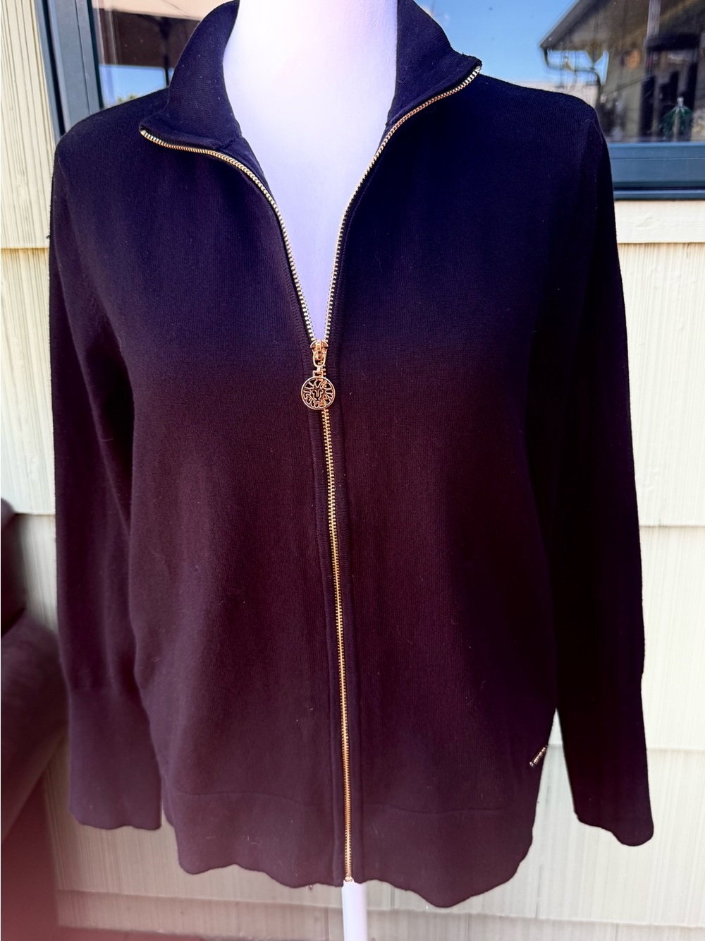 Anne Klein Black and White Lion Logo Knit Top